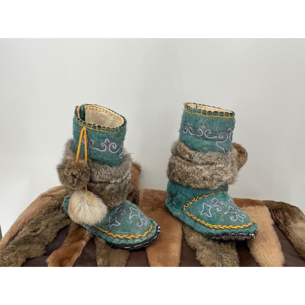 Artisan Felt Fur Boots Hand Embroidered Teal Pompoms Easy Open Back